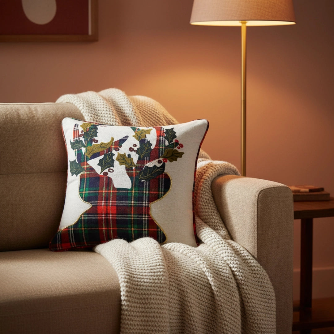 Kerstkussen met rendier en tartan motief – Urbane Hide Urbane Hide