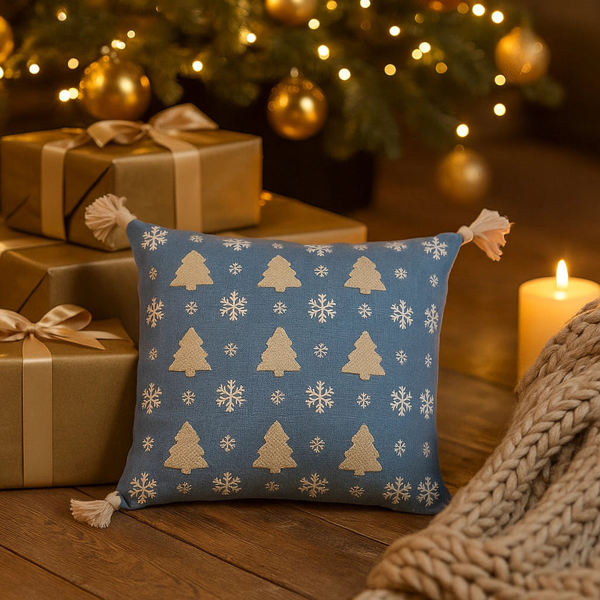 Kerst kussenhoes blauw met bomen en sneeuw - Urbane Hide 