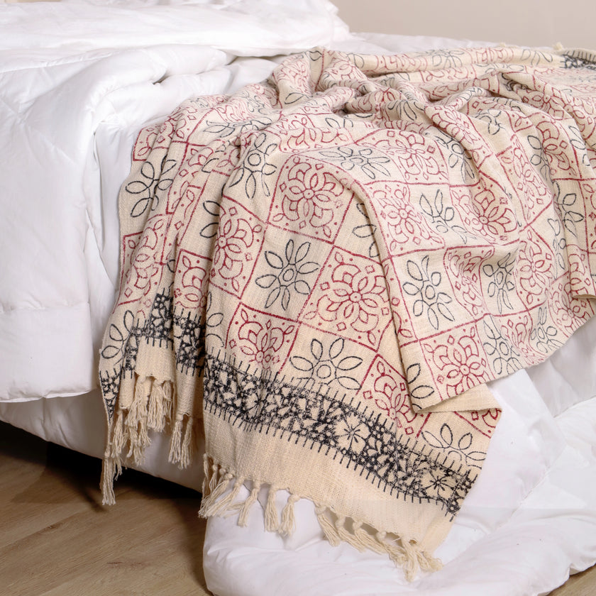 130x180cm decoratief plaid on a bedroom - Urbane Hide