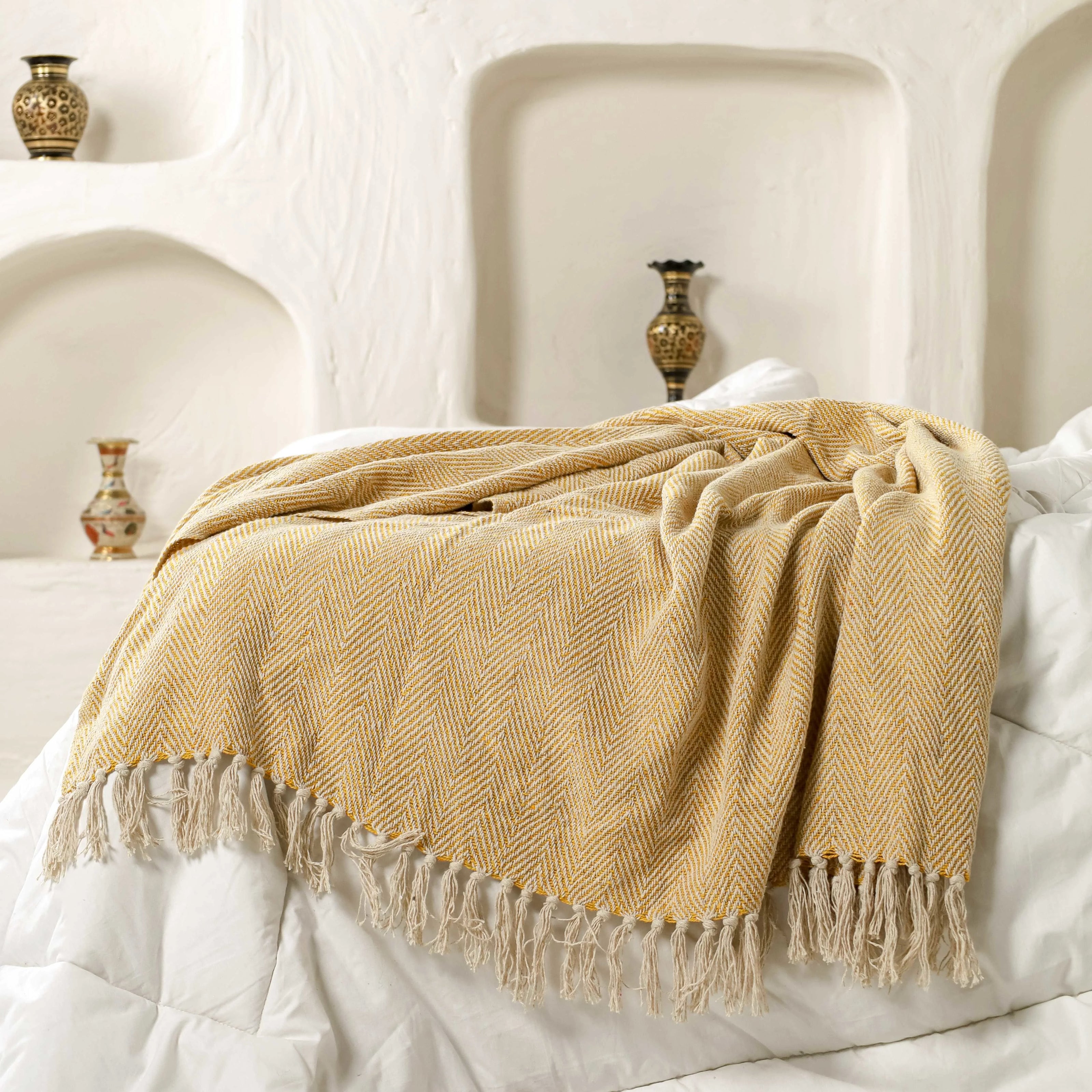 130x180cm decoratief plaid on a bedroom - Urbane Hide