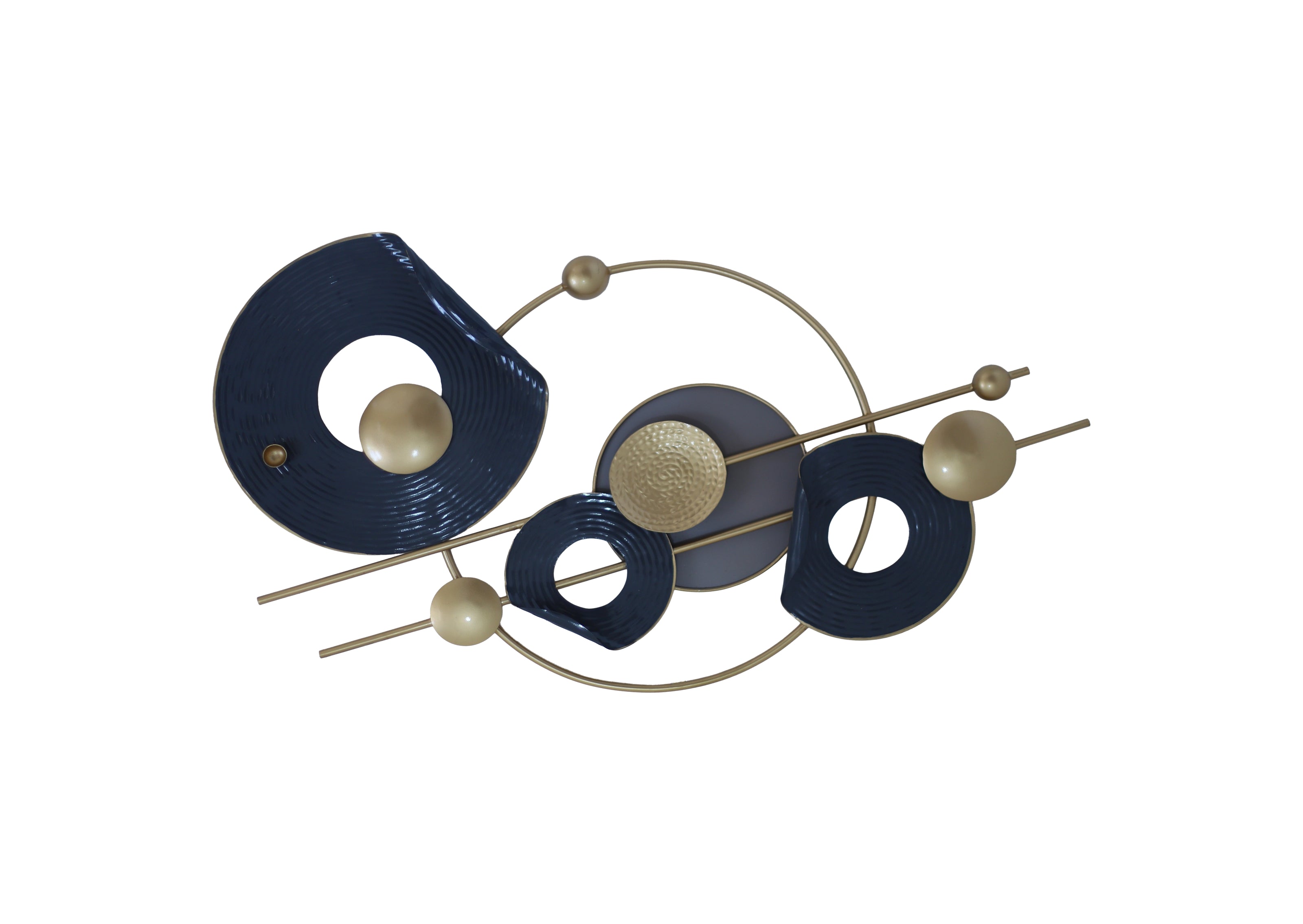 Abstracte muurdecoratie in marineblauw en goud – moderne metalen kunst met geometrische vormen.