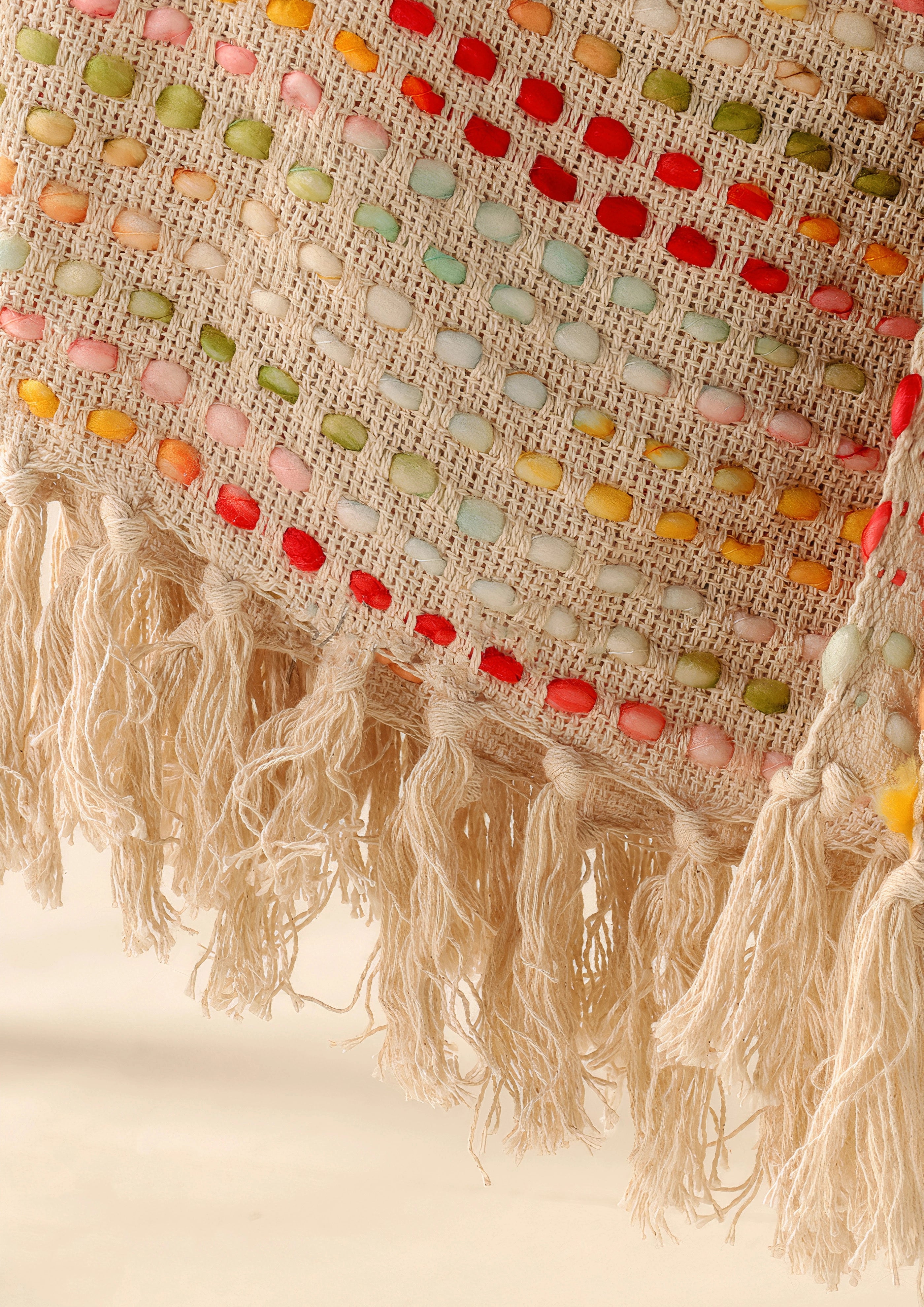 Beige Woondeken met Kleurrijk Patroon & Franje | Urbane Hide Urbane Hide