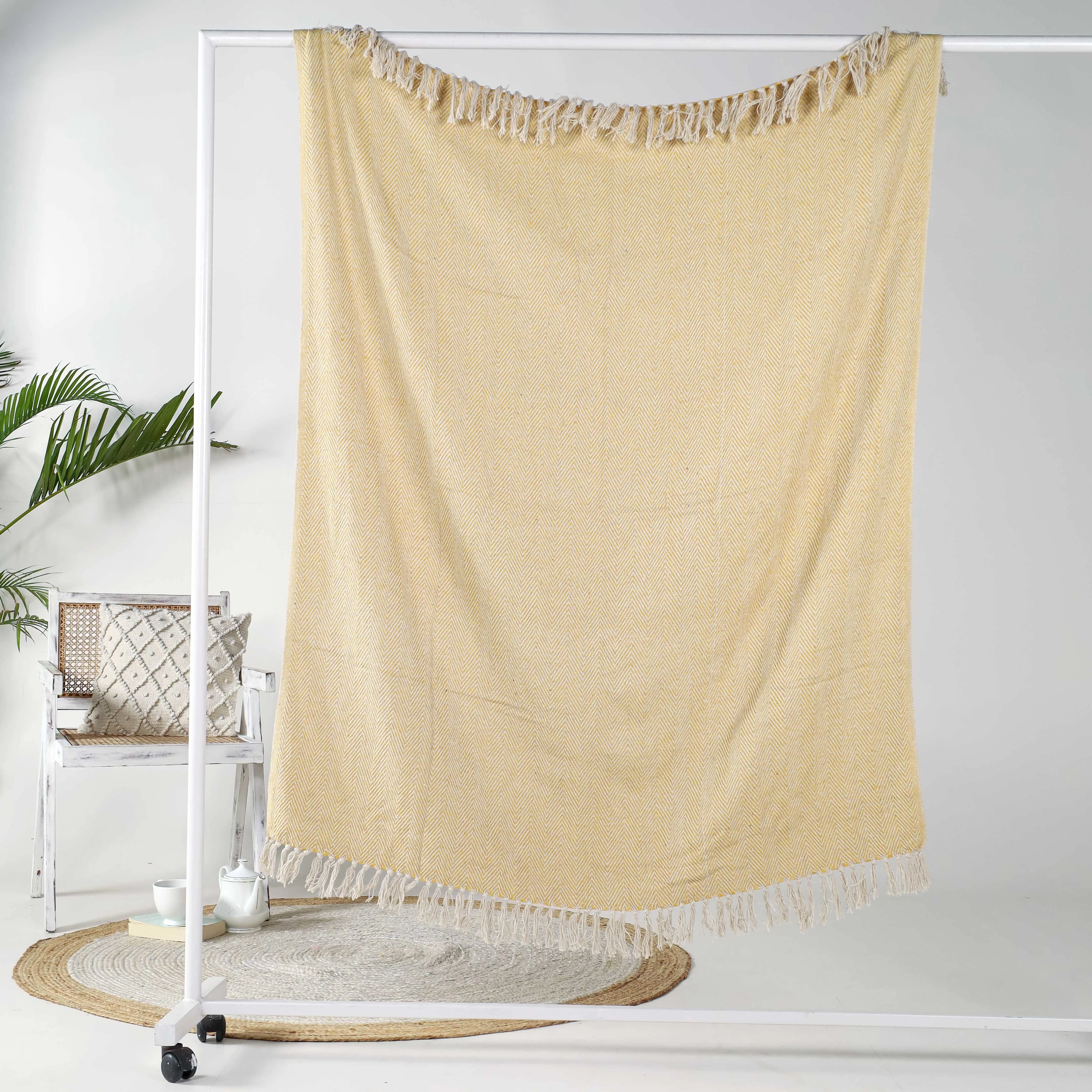 130x180cm decoratief plaid on a hanger - Urbane Hide