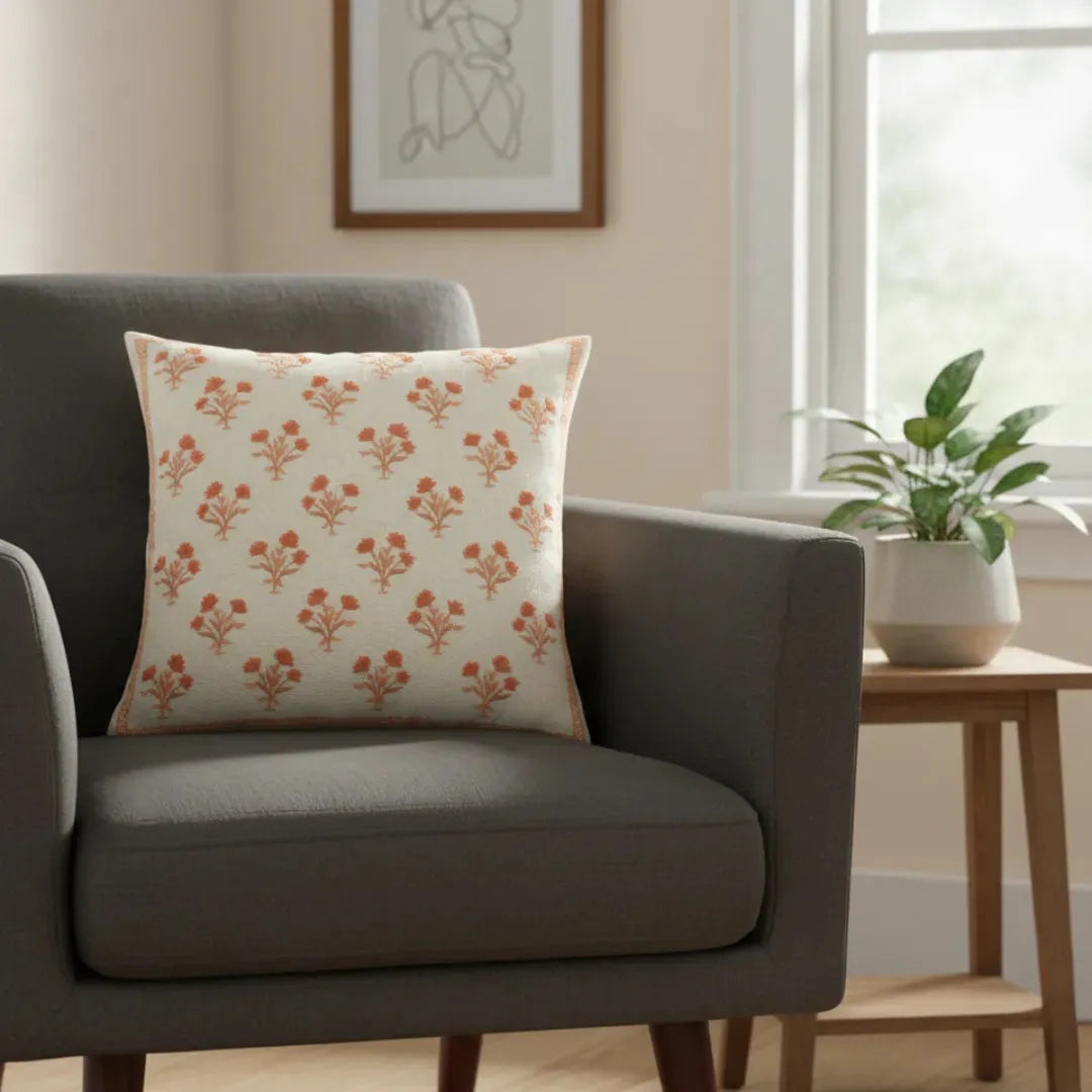 Kussen beige met oranje bloemenprint boho katoen - Urbane Hide 