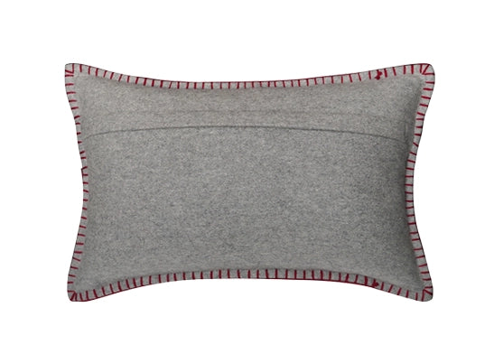 Kerstkussen met decoratieve ornamenten – Urbane Hide 