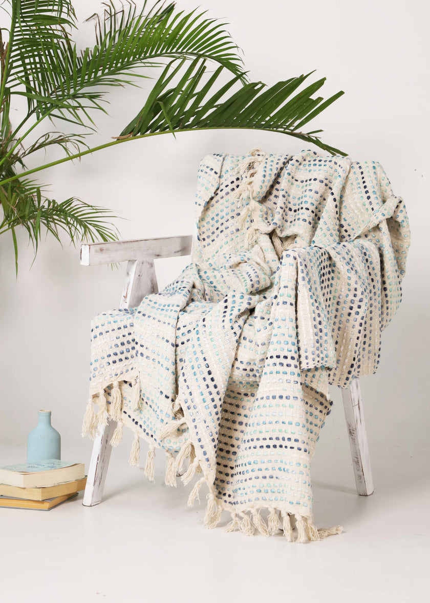 130x180cm decoratief plaid on a wooden chair - Urbane Hide