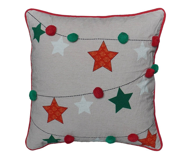 Kerstkussen met sterren en pompons in vrolijke kleuren – Urbane Hide 