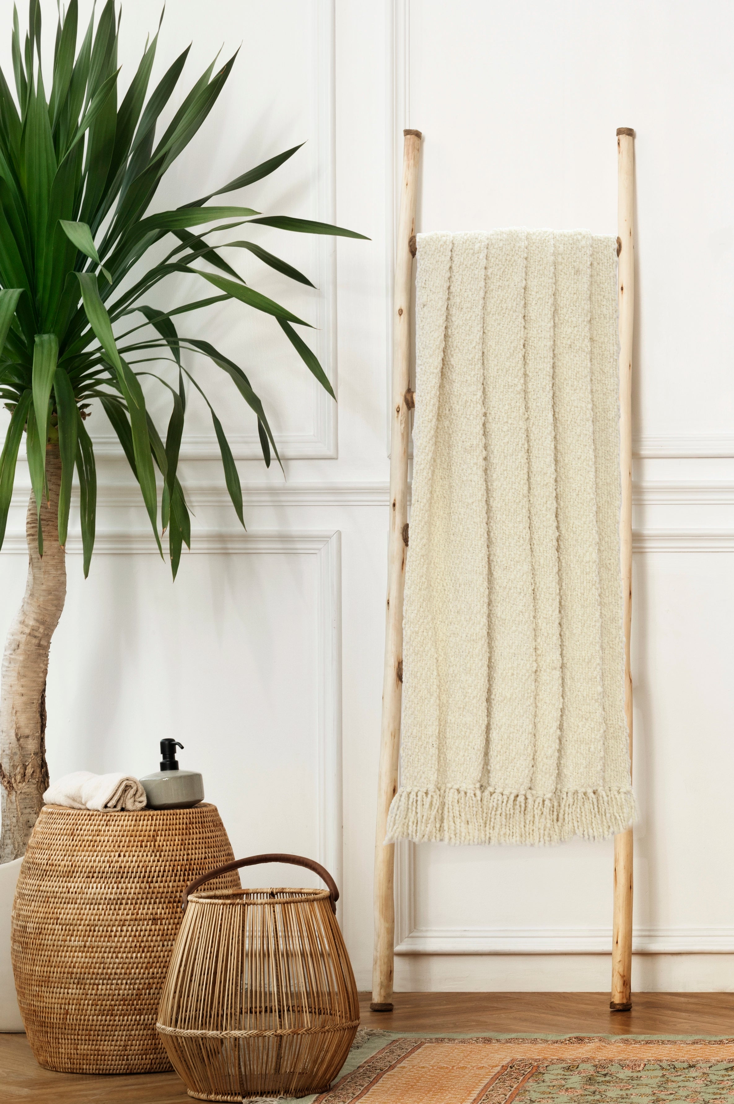 130x170cm decoratief plaid on a wooden ladder - Urbane Hide