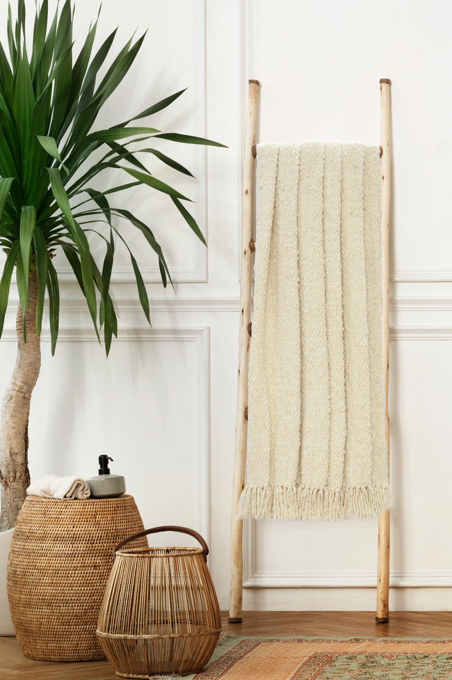 130x170cm decoratief plaid on a wooden ladder - Urbane Hide