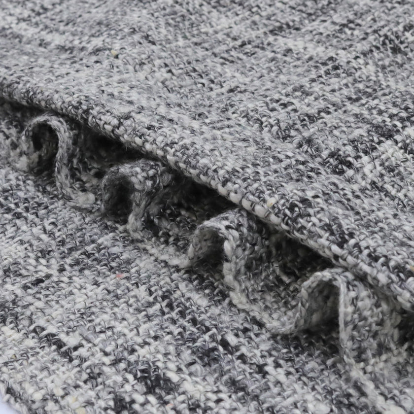 Zachte grijze plaid met franjes en geweven structuur - Urbane Hide Urbane Hide