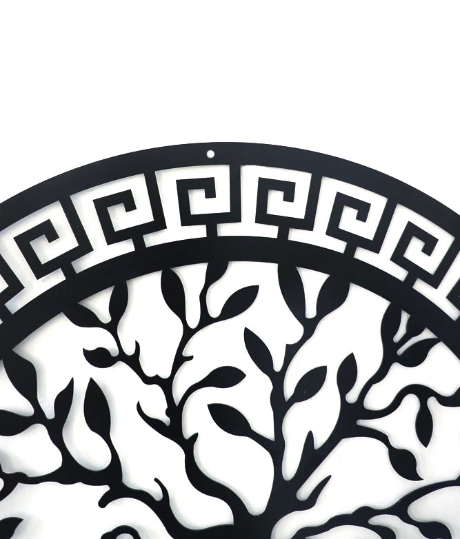 Zwart metalen muurdecoratie van een Levensboom met Griekse rand, perfect voor moderne interieurstijlen.