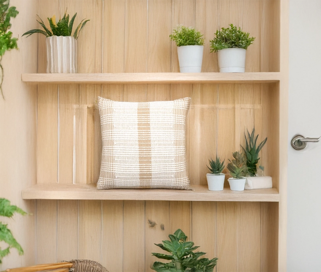 45x45cm decoratief kussen on a wooden shelf - Urbane Hide