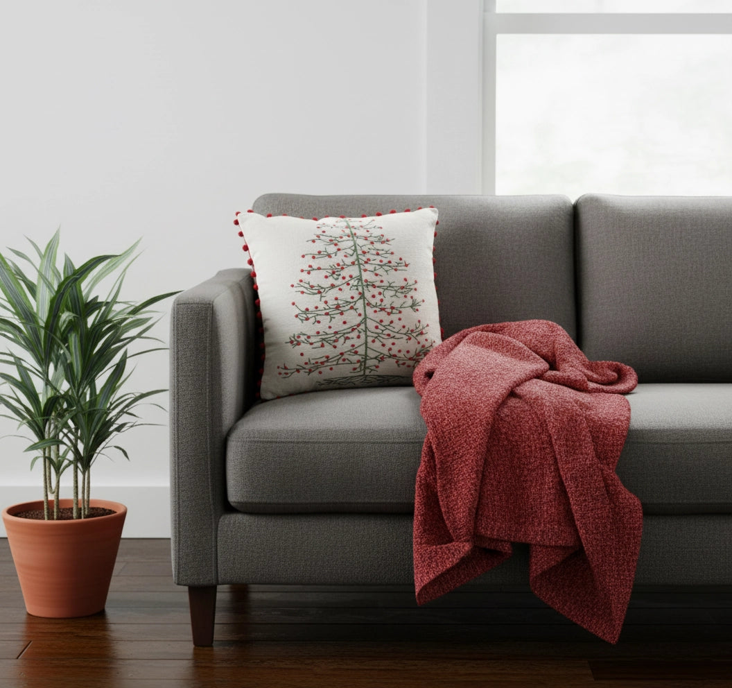Kerstkussen met kerstboomprint en rode pompons – Urbane Hide Urbane Hide