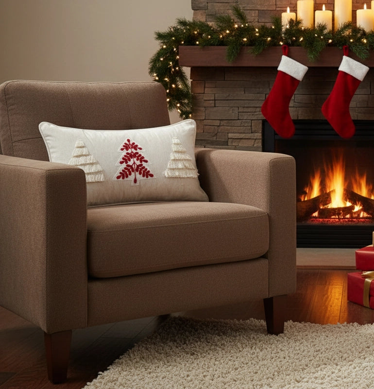 Sierkussen met simpele kerstbomen in zachte kleuren – Urbane Hide Urbane Hide