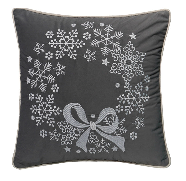 Sierkussen met sneeuwvlokkrans en strik – Urbane Hide Urbane Hide
