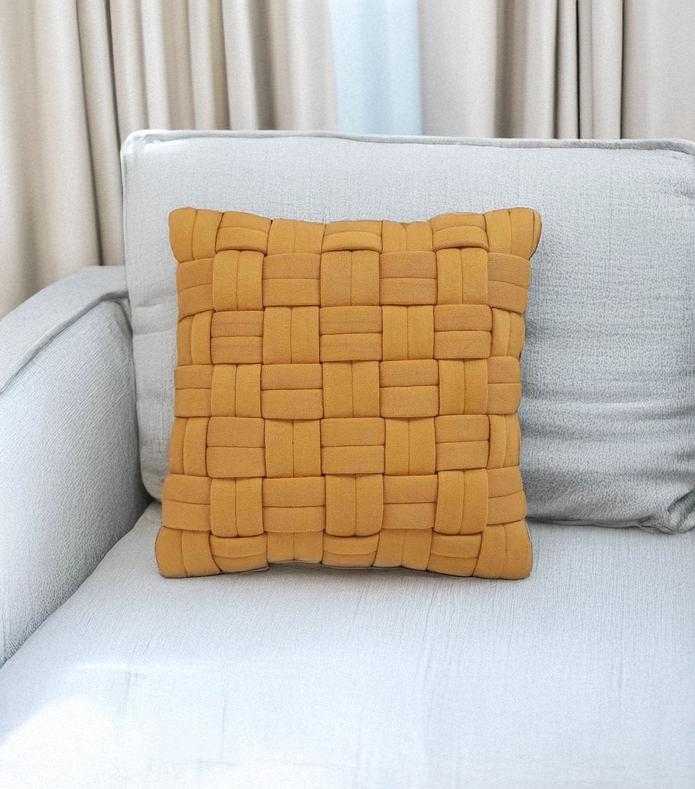 45x45 decoratief kussen on a sofa - Urbane Hide
