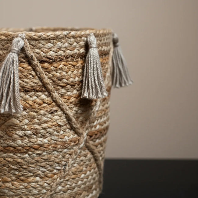 Gevlochten mand met franjes van jute – Urbane Hide 