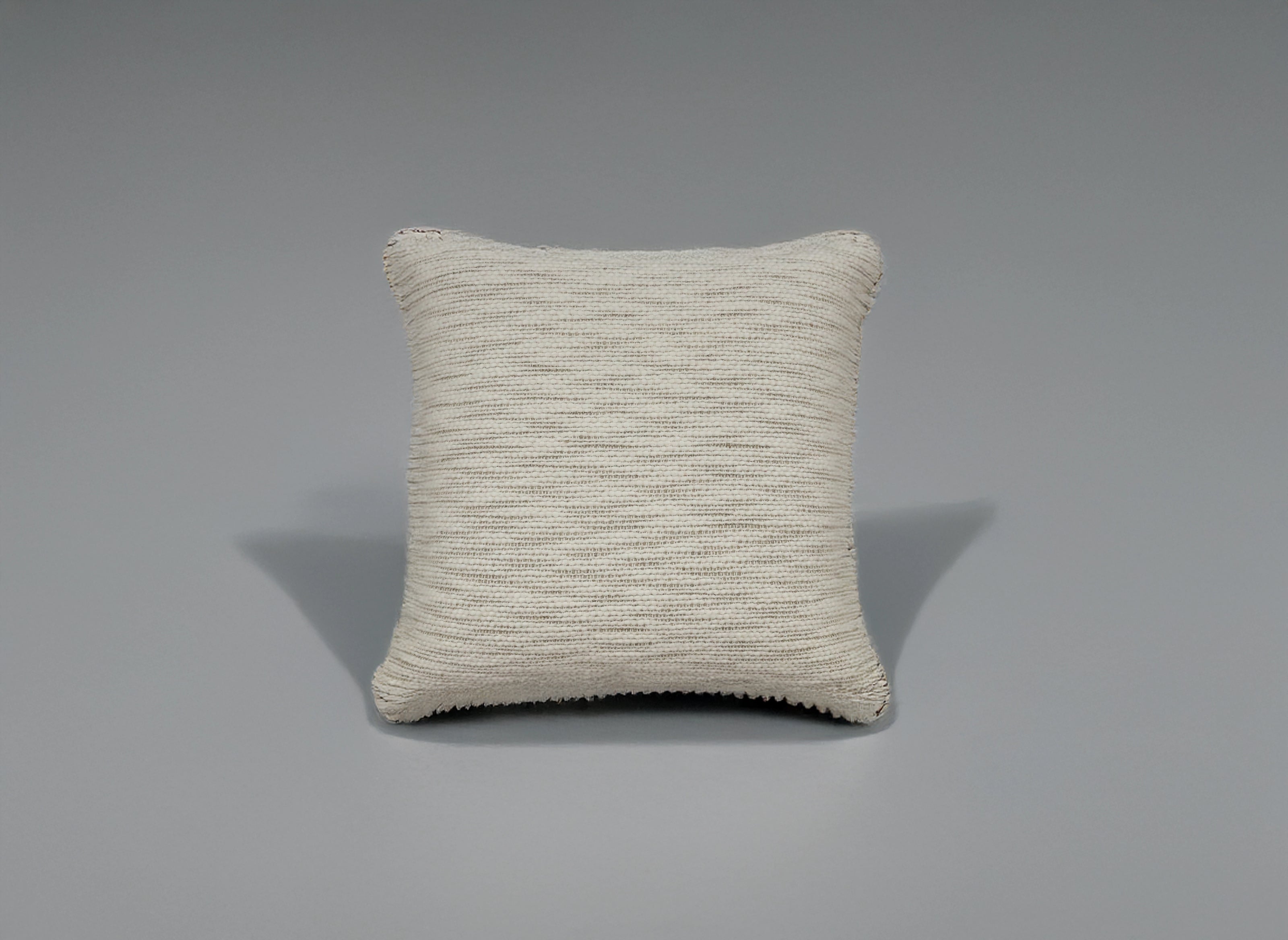 45x45cm decoratief kussen on a shadow - Urbane Hide
