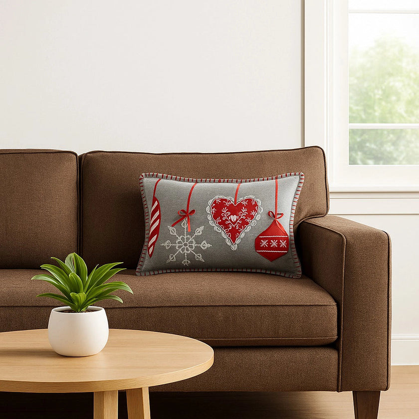 Kerstkussen met decoratieve ornamenten – Urbane Hide Urbane Hide