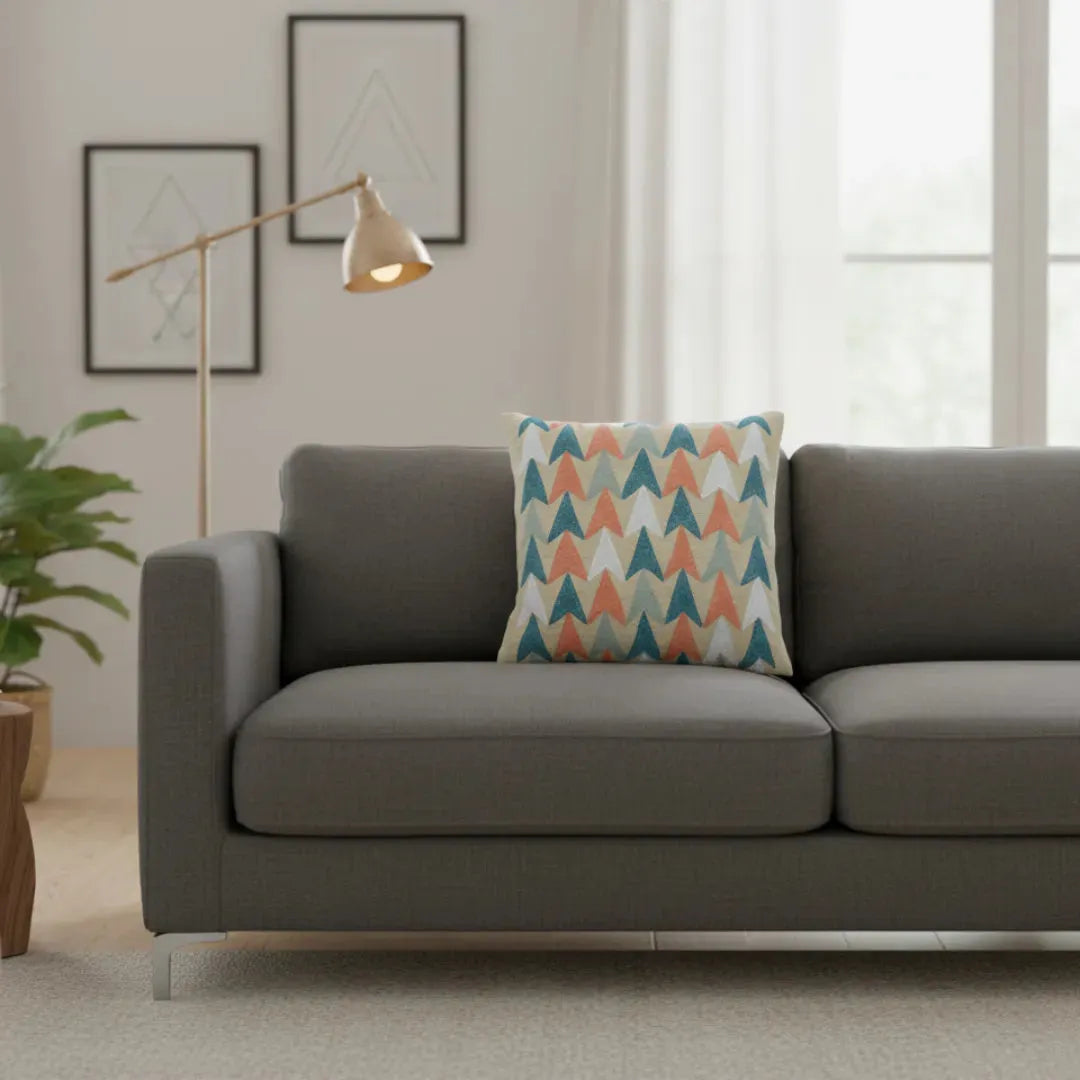Kussen met gekleurde driehoek patroon retro stijl - Urbane Hide