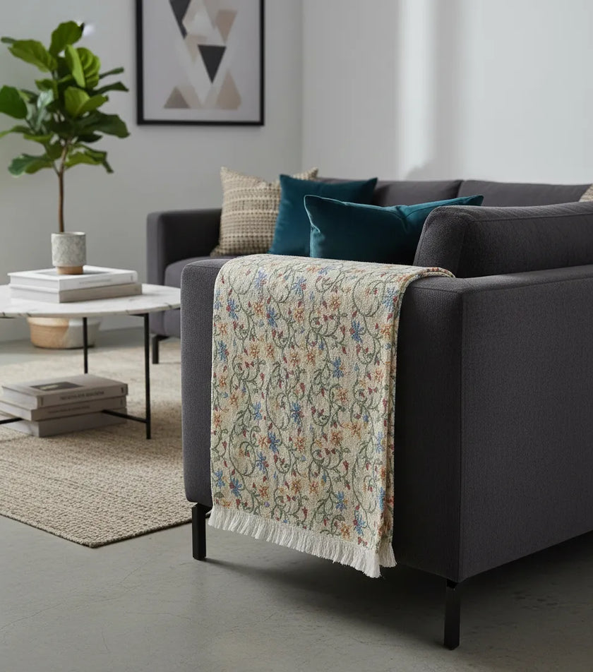 Geborduurde Beige Woondeken met Bloemen | Urbane Hide 