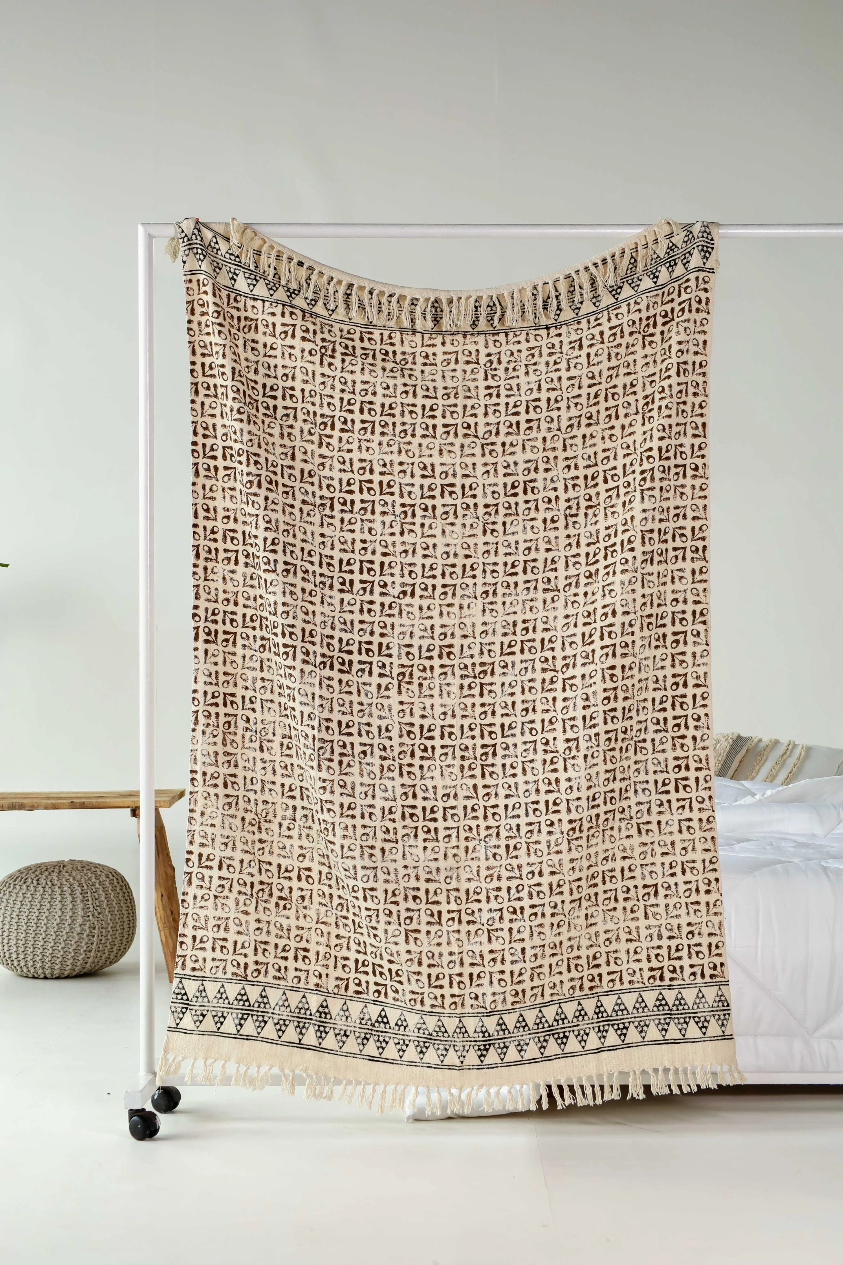 130x180cm decoratief plaid on a hanger - Urbane Hide