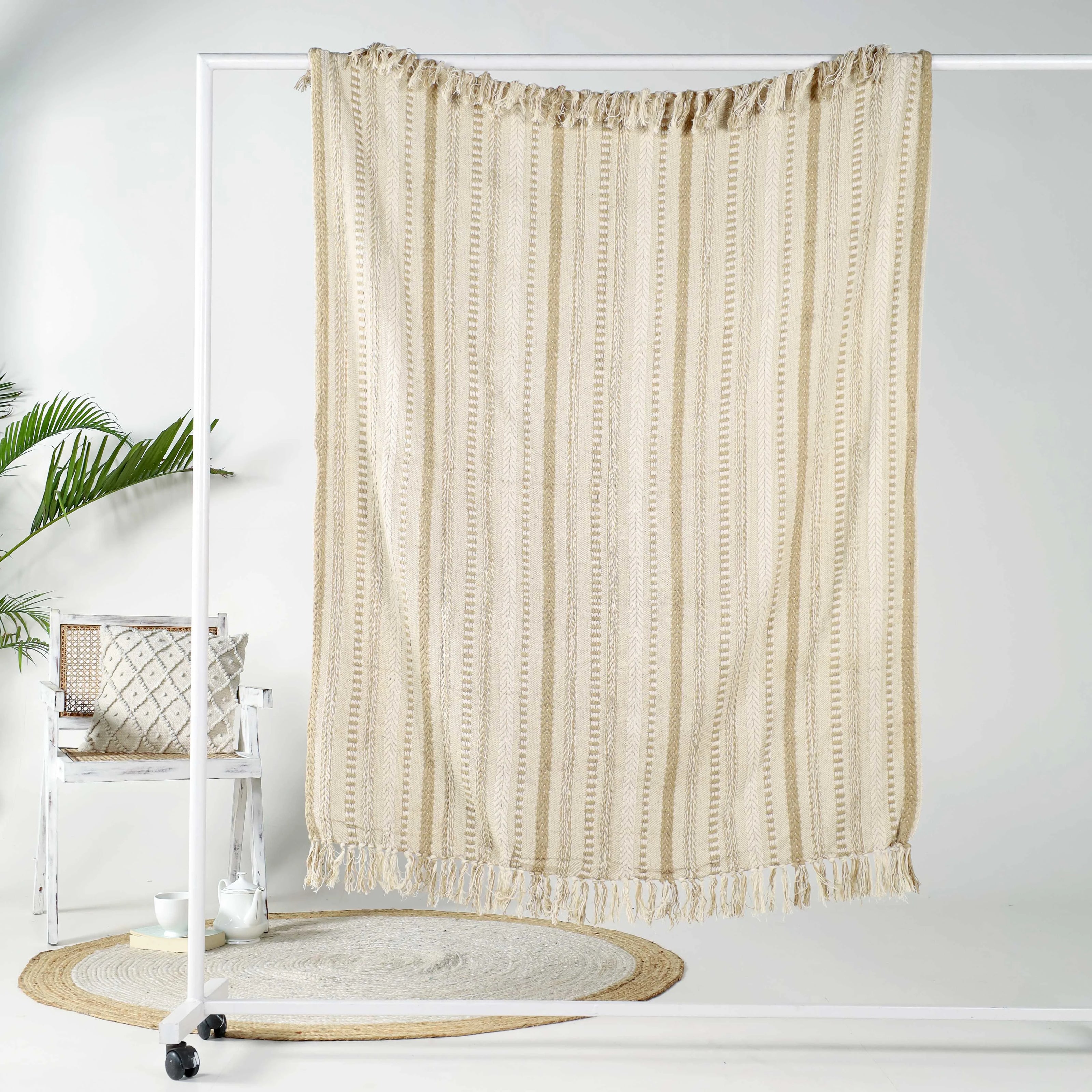 130x180cm decoratief plaid on a hanger - Urbane Hide