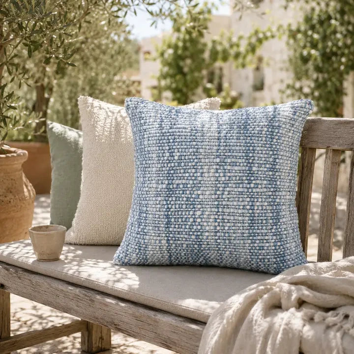 Kissen blau weiß gewebte Struktur moderner Stil – Urbane Hide