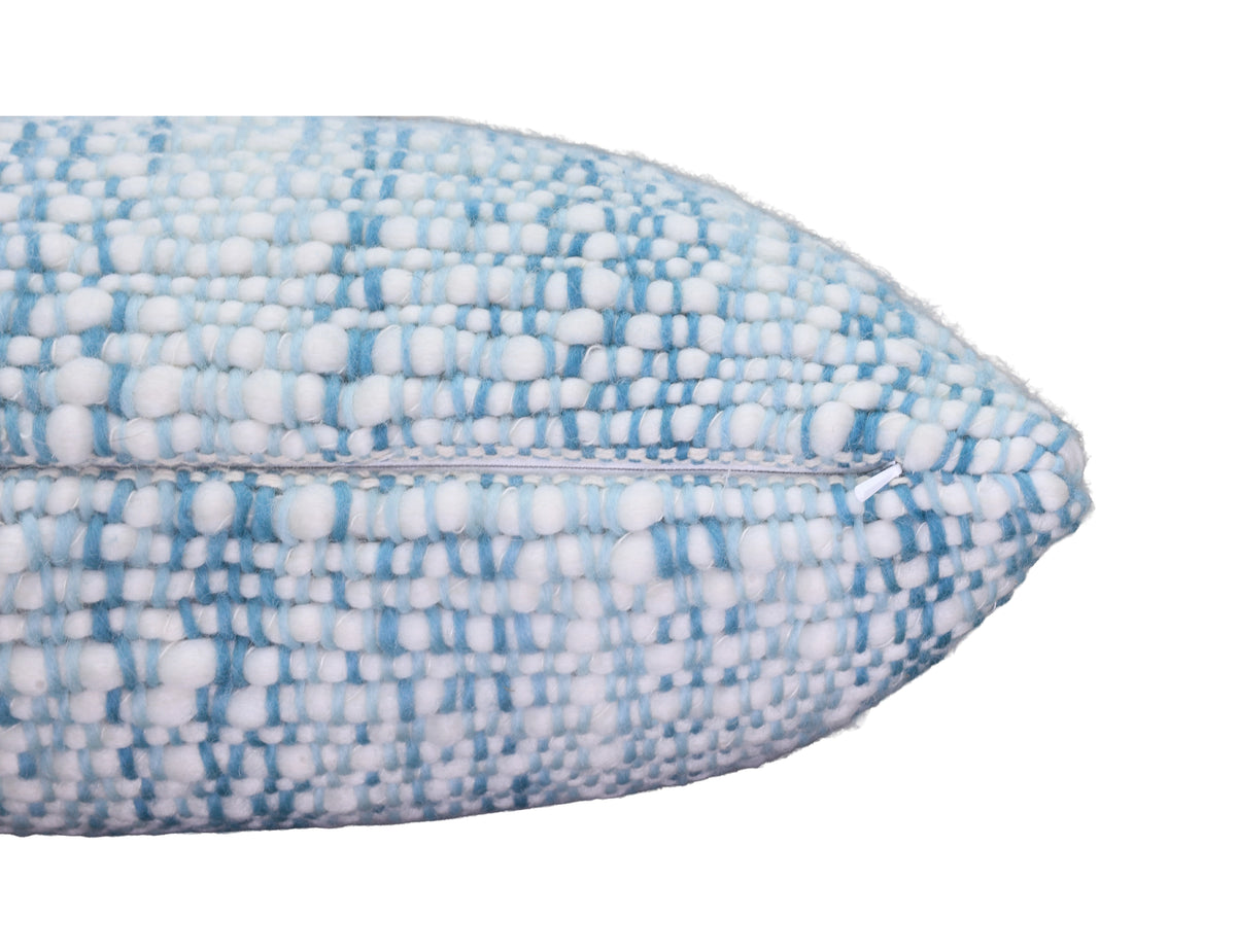 Kussenhoes - detailopname van blauw wit gemêleerde stof met verborgen rits