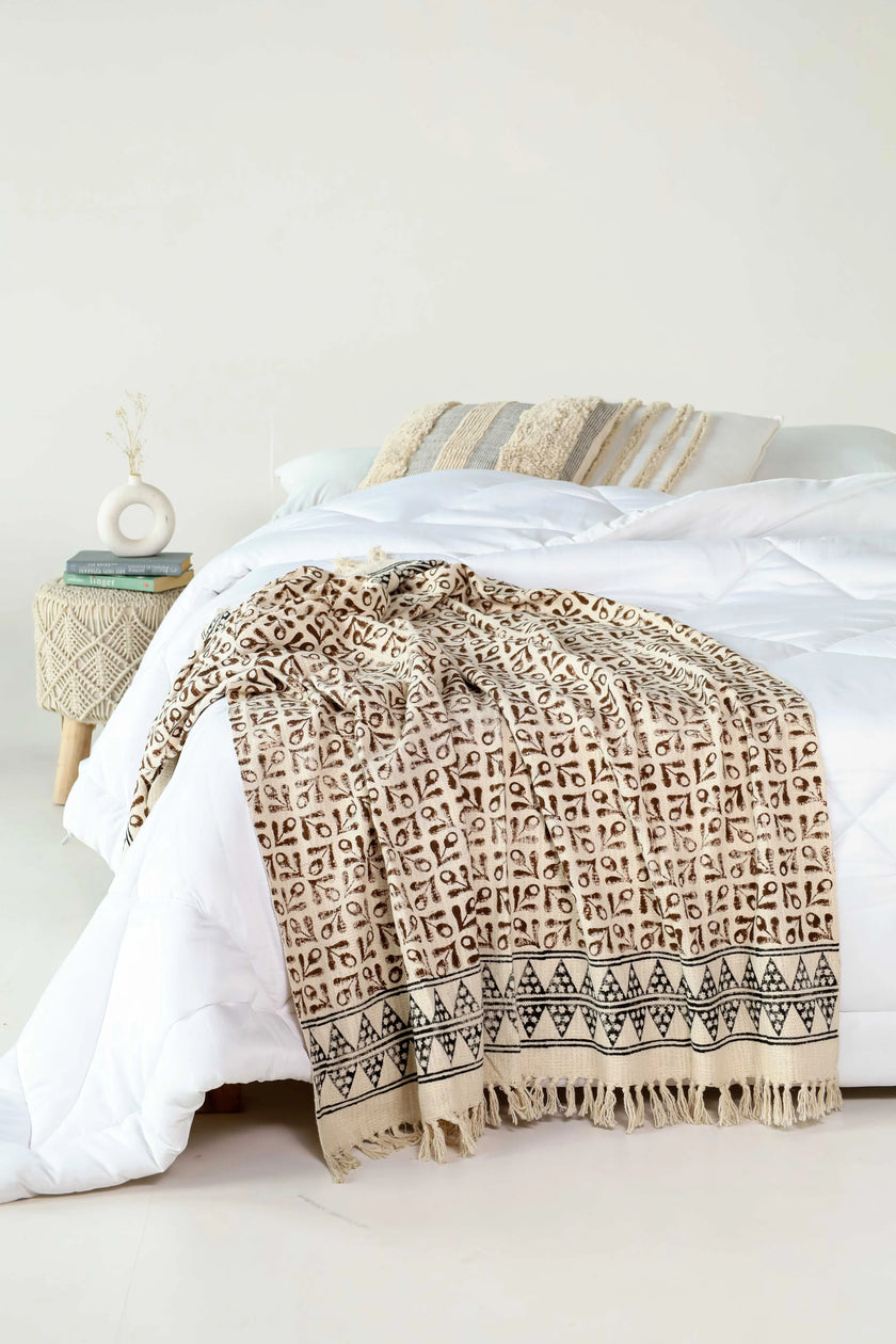 130x180cm decoratief plaid on a bedroom - Urbane Hide