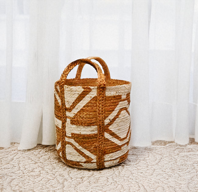 dia:35CM , hoogte:45CM decoratief mand on a carpet floor - Urbane Hide