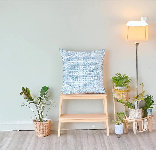 45x45cm decoratief kussen on a wooden chair - Urbane Hide