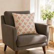 Zierkissen Beige mit Orangen Boho-Blumen – Urbane Hide