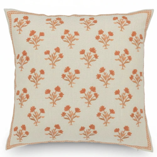 Zierkissen Beige mit Orangen Boho-Blumen – Urbane Hide