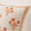 Zierkissen Beige mit Orangen Boho-Blumen – Urbane Hide