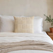 Kissenbezug beige mit Blockmuster und Textur – Urbane Hide