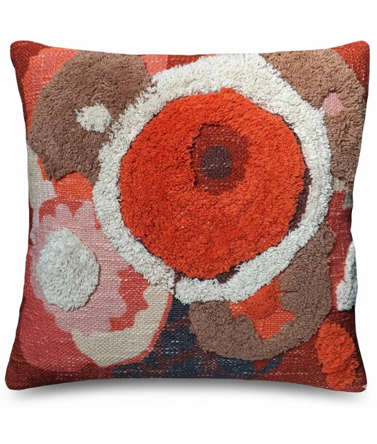 Zierkissen mit bunten Blumen in Relief – Urbane Hide