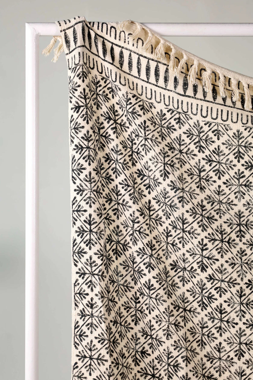 Zwart Gebloemde Etnische Deken met Franje | Urbane Hide Urbane Hide