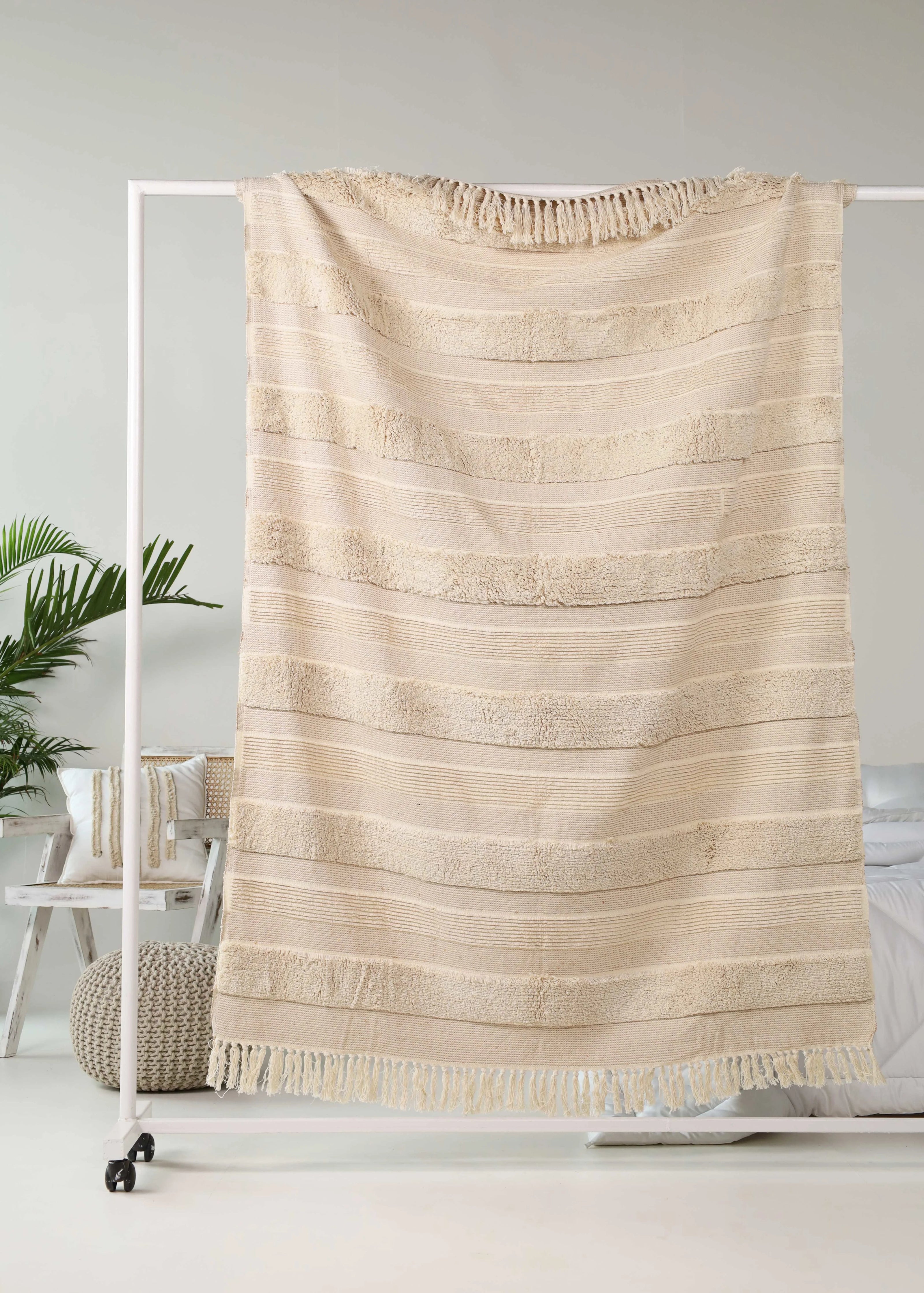 Beige Woonplaid met Textuur & Franjes – Urbane Hide Urbane Hide