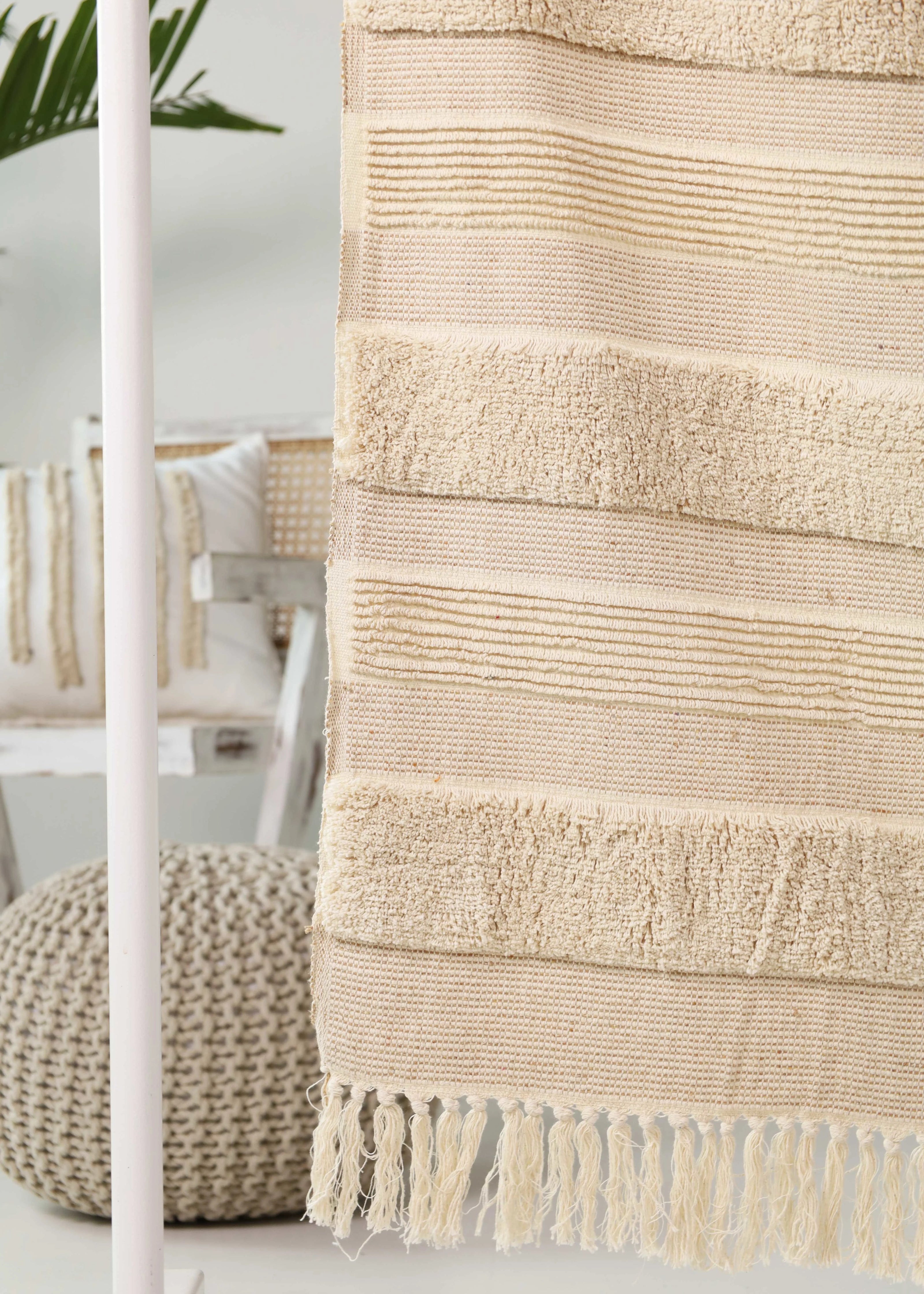 Beige Woonplaid met Textuur & Franjes – Urbane Hide Urbane Hide